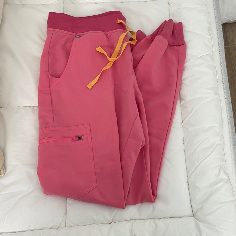 Zamora joggers figs